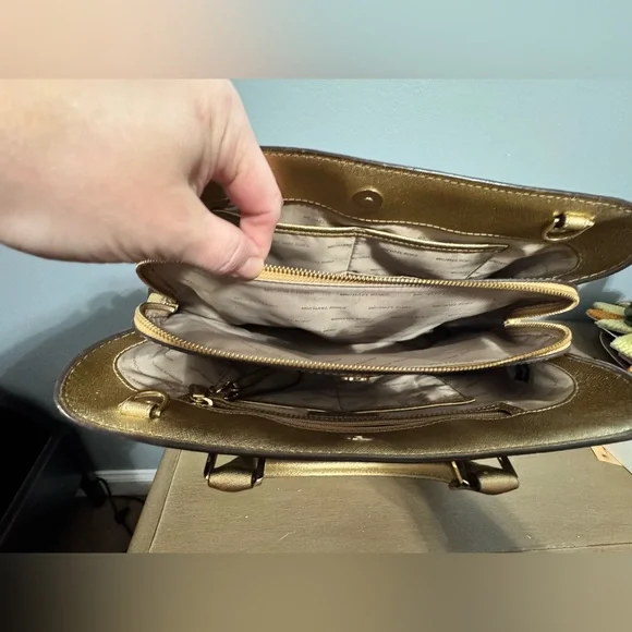 Michael Kors Large Savannah Satchel - Picture 10 of 14